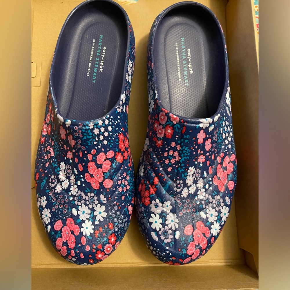 Easy Spirit clogs